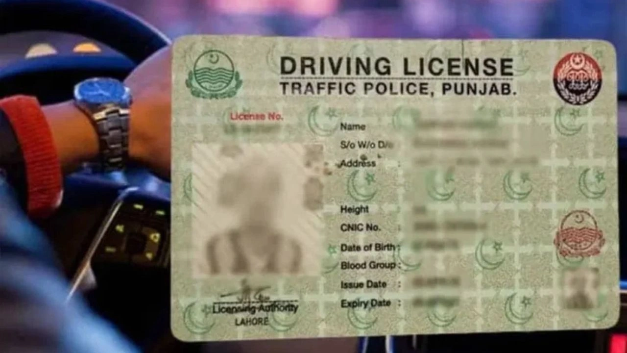 Traffic Wardens Arrested in Lahore for Taking Bribes During License Issuance